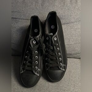 Black Canvas women’s Sneakers